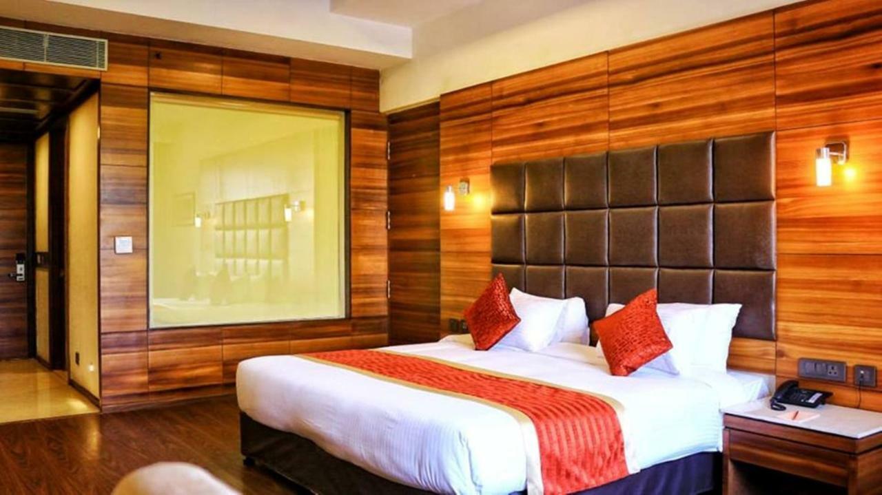 City Park Resort Bahādurgarh Extérieur photo
